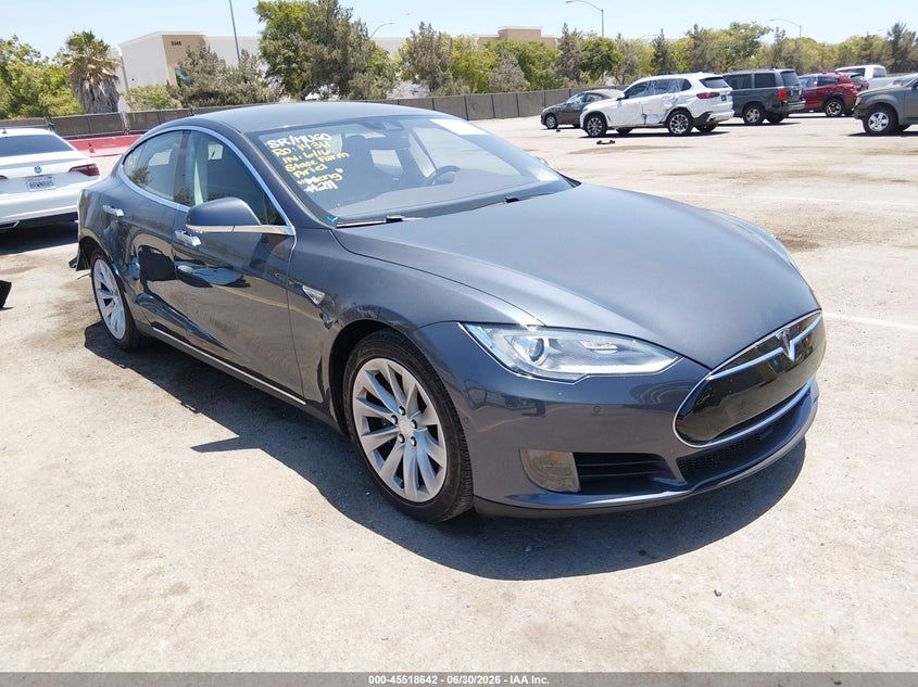 2016 Tesla Model s VIN 5YJSA1E19GF135681 — IAAI salvage auction photo
