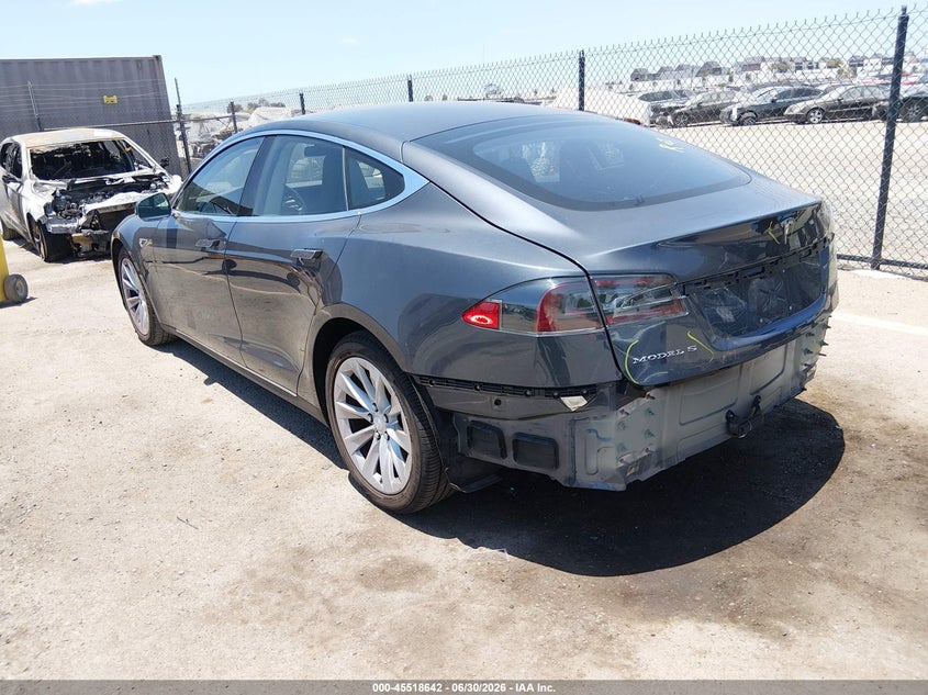 2016 Tesla Model s VIN 5YJSA1E19GF135681 IAAI salvage auction — REAR END, Salvage Title, sold $7,575 on 2026-07-20 (photo 3)