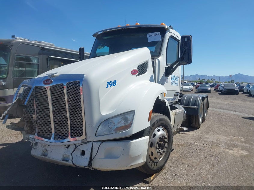 2019 Peterbilt 579 VIN 1XPBD49X8KD614485 IAAI salvage auction — UNKNOWN, Salvage (Arizona), sold $7,000 on 2026-08-26 (photo 2)