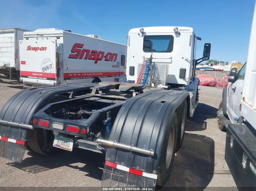2019 Peterbilt 579 VIN 1XPBD49X8KD614485 IAAI salvage auction — UNKNOWN, Salvage (Arizona), sold $7,000 on 2026-08-26 (photo 4)