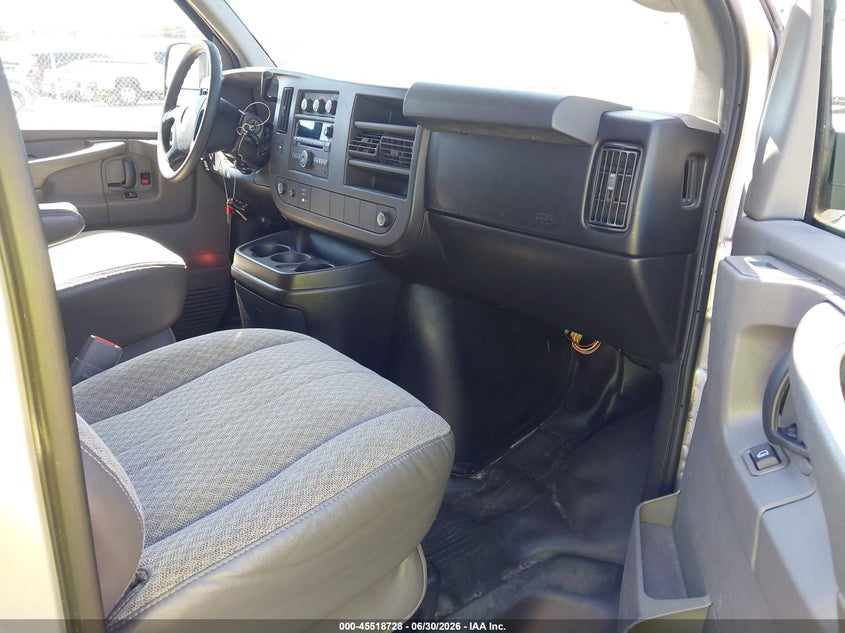 2009 Chevrolet Express 2500 VIN 1GAHG39K091167673 IAAI salvage auction — NORMAL WEAR, Clear (North Carolina), sold $8,200 on 2026-07-08 (photo 5)