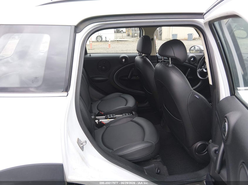2011 Mini Cooper VIN WMWZC5C57BWL55490 IAAI salvage auction — NORMAL WEAR, Peddle Clear Public-Restricted (Oregon), sold $250 on 2026-07-29 (photo 8)