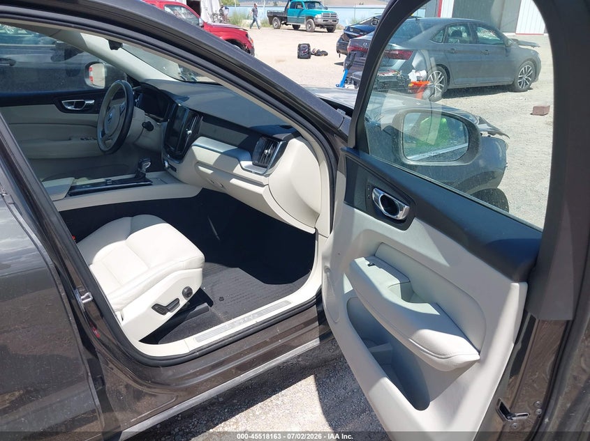 2018 Volvo Xc60 VIN YV4102RK0J1084835 IAAI salvage auction — FRONT END, Salvage (Montana), sold $4,300 on 2026-08-09 (photo 5)
