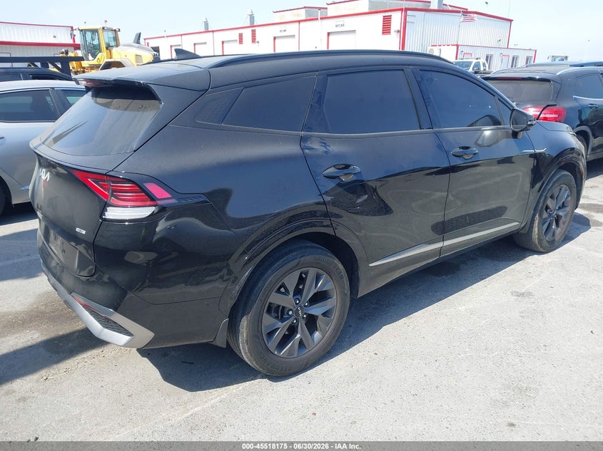 2024 Kia Sportage VIN KNDPXCDG5R7121517 IAAI salvage auction — SIDE, Wait Title, sold $12,900 on 2026-08-01 (photo 4)