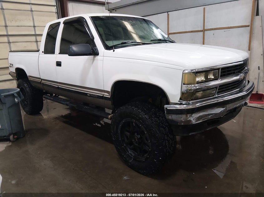 1998 Chevrolet C/k 1500 VIN 1GCEK19R9WR123338 — IAAI salvage auction photo