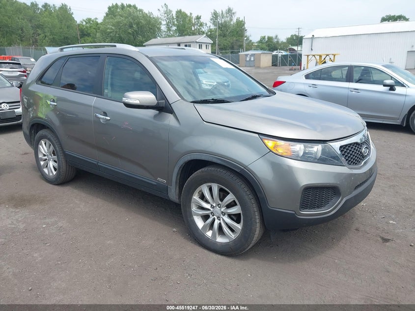 2011 Kia Sorento VIN 5XYKTDA27BG107146 IAAI salvage auction — FRONT & REAR, Salvage (Pennsylvania), sold $1,250 on 2026-08-02 (photo 1)