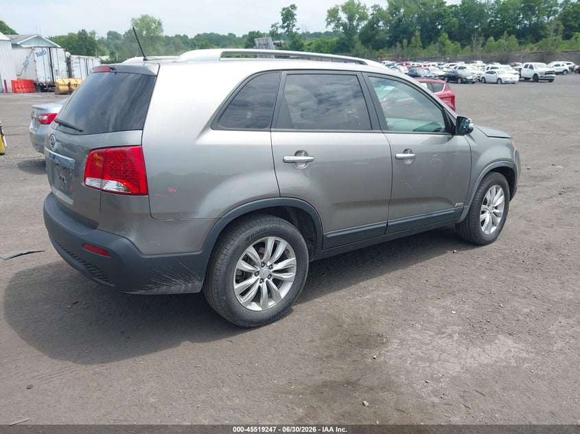 2011 Kia Sorento VIN 5XYKTDA27BG107146 IAAI salvage auction — FRONT & REAR, Salvage (Pennsylvania), sold $1,250 on 2026-08-02 (photo 4)