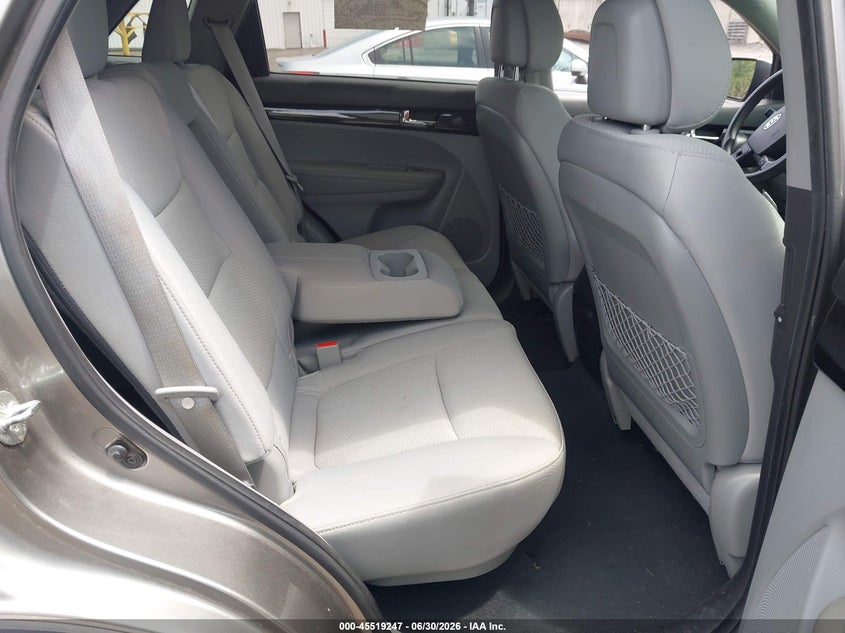2011 Kia Sorento VIN 5XYKTDA27BG107146 IAAI salvage auction — FRONT & REAR, Salvage (Pennsylvania), sold $1,250 on 2026-08-02 (photo 8)