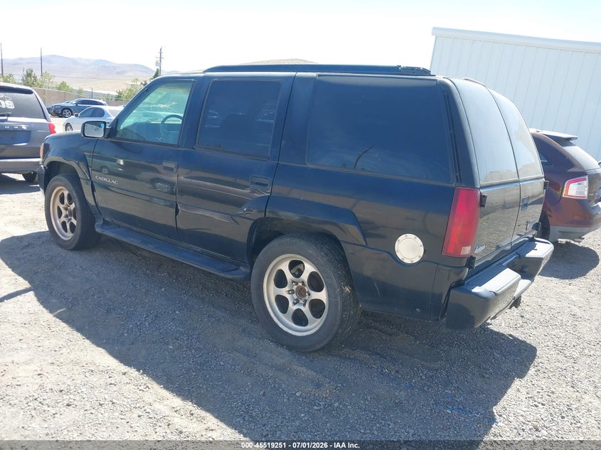 2000 Cadillac Escalade VIN 1GYEK63R3YR200885 IAAI salvage auction — NORMAL WEAR, Regular (Nevada), sold $100 on 2026-07-24 (photo 3)
