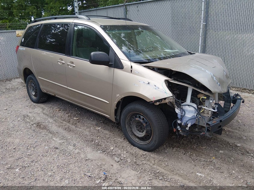 2004 Toyota Sienna VIN 5TDZA23C44S114169 IAAI salvage auction — FRONT END, Clear (Wisconsin), sold $475 on 2026-07-29 (photo 1)