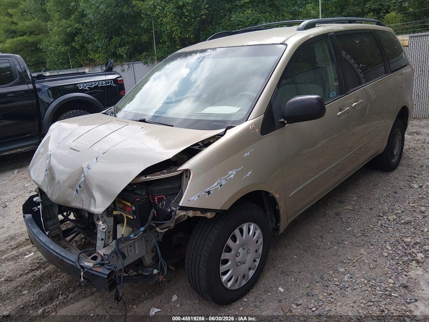 2004 Toyota Sienna VIN 5TDZA23C44S114169 IAAI salvage auction — FRONT END, Clear (Wisconsin), sold $475 on 2026-07-29 (photo 2)