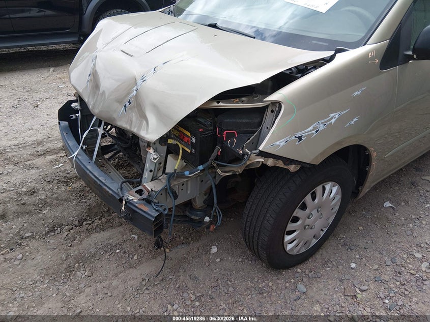 2004 Toyota Sienna VIN 5TDZA23C44S114169 IAAI salvage auction — FRONT END, Clear (Wisconsin), sold $475 on 2026-07-29 (photo 6)