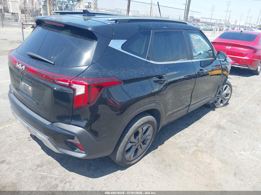 2024 Kia Seltos VIN KNDEU2AA7R7665172 IAAI salvage auction — ROLLOVER, Non-Repairable (California), sold $800 on 2026-07-28 (photo 4)