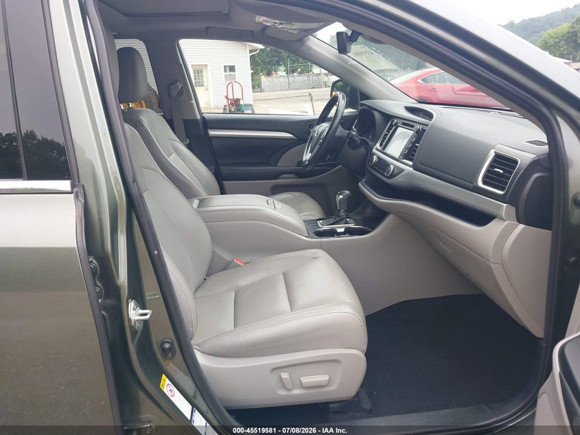 2018 Toyota Highlander VIN 5TDJZRFH0JS866596 IAAI salvage auction — UNKNOWN, Salvage Title, sold $12,100 on 2026-07-30 (photo 5)
