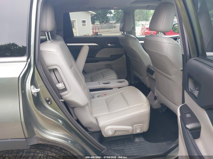 2018 Toyota Highlander VIN 5TDJZRFH0JS866596 IAAI salvage auction — UNKNOWN, Salvage Title, sold $12,100 on 2026-07-30 (photo 8)