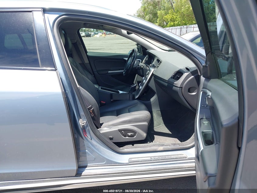 2018 Volvo V60 cross country VIN YV440MWK2J2056378 IAAI salvage auction — LEFT SIDE, Salvage Title, sold $2,500 on 2026-07-23 (photo 5)