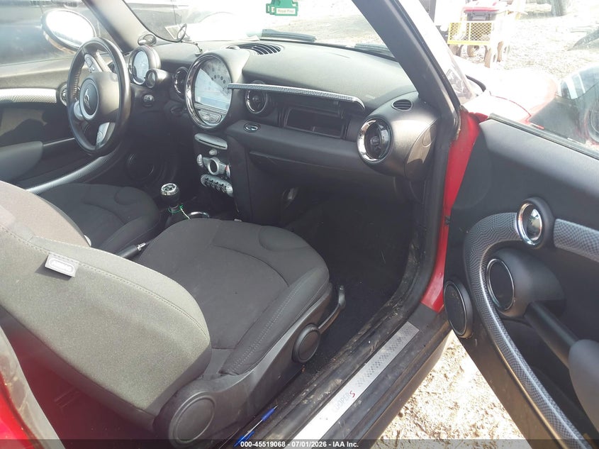 2010 Mini Clubman VIN WMWMM3C59ATP76414 IAAI salvage auction — UNKNOWN, Mv-907A (New York), sold $300 on 2026-07-22 (photo 5)