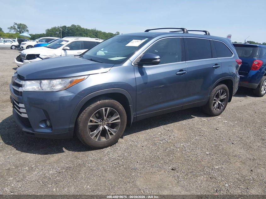 2019 Toyota Highlander VIN 5TDBZRFH7KS931191 IAAI salvage auction — SIDE, Salvage Title, sold $3,800 on 2026-07-30 (photo 2)