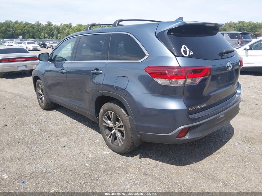 2019 Toyota Highlander VIN 5TDBZRFH7KS931191 IAAI salvage auction — SIDE, Salvage Title, sold $3,800 on 2026-07-30 (photo 3)