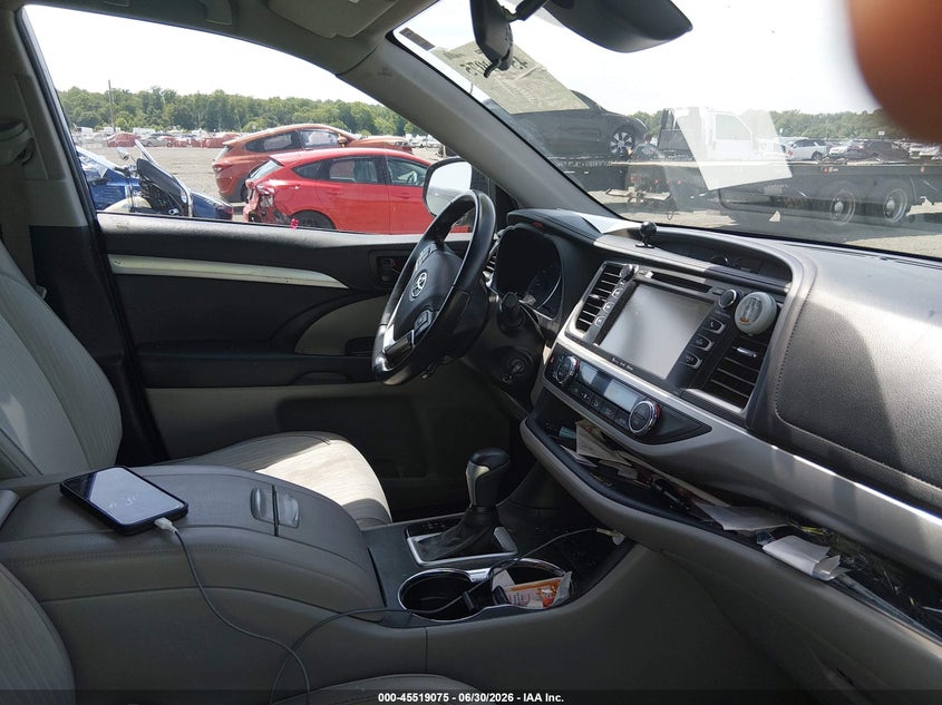 2019 Toyota Highlander VIN 5TDBZRFH7KS931191 IAAI salvage auction — SIDE, Salvage Title, sold $3,800 on 2026-07-30 (photo 5)