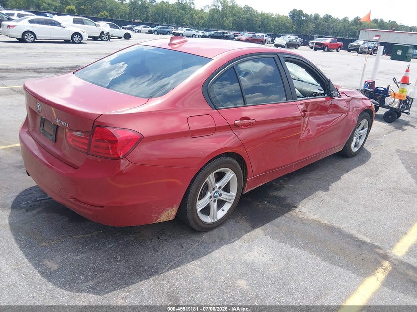 2012 BMW 3er VIN WBA3A5C58CF340266 IAAI salvage auction — SIDE, Salvage (South Carolina), sold $700 on 2026-08-02 (photo 4)
