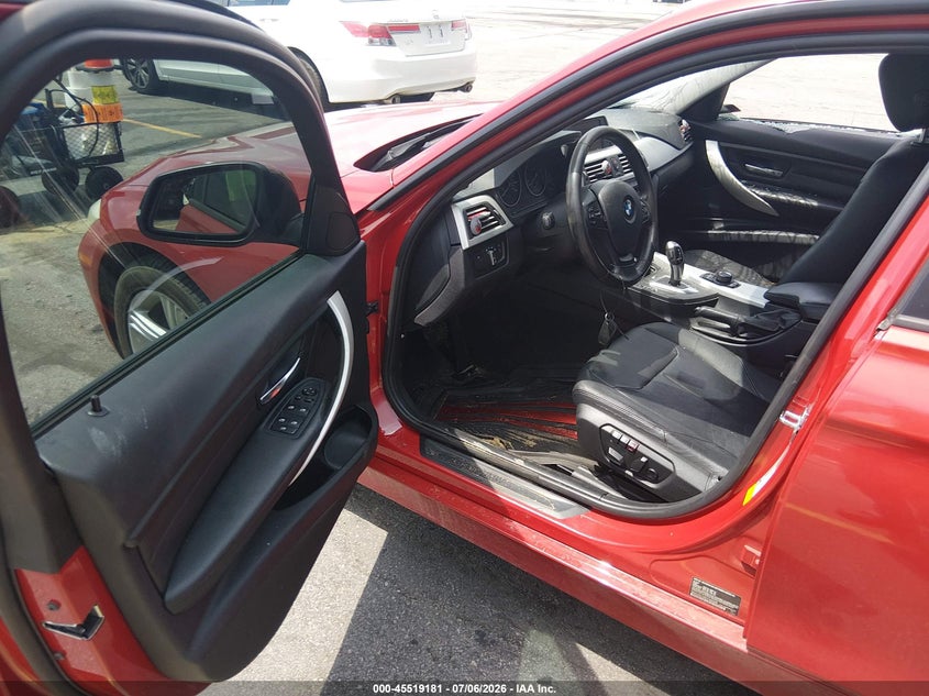 2012 BMW 3er VIN WBA3A5C58CF340266 IAAI salvage auction — SIDE, Salvage (South Carolina), sold $700 on 2026-08-02 (photo 5)
