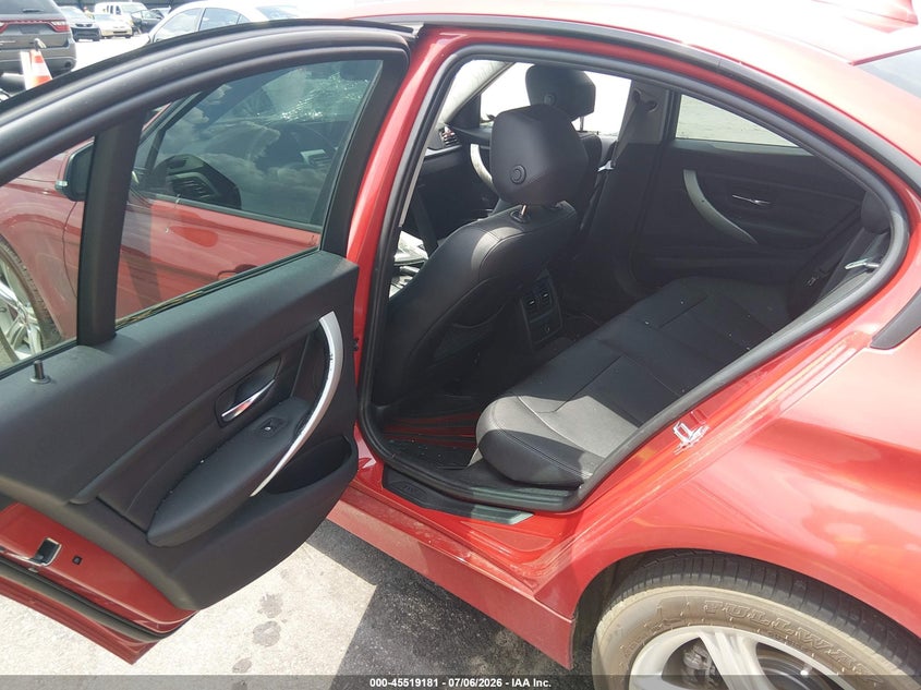 2012 BMW 3er VIN WBA3A5C58CF340266 IAAI salvage auction — SIDE, Salvage (South Carolina), sold $700 on 2026-08-02 (photo 8)