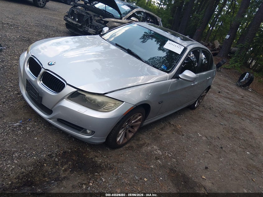 2011 BMW 3 series VIN WBAPK5C52BF124233 IAAI salvage auction — NORMAL WEAR, Clear (Virginia), sold $300 on 2026-07-28 (photo 2)