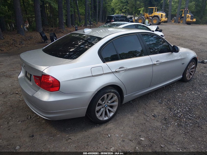 2011 BMW 3 series VIN WBAPK5C52BF124233 IAAI salvage auction — NORMAL WEAR, Clear (Virginia), sold $300 on 2026-07-28 (photo 4)