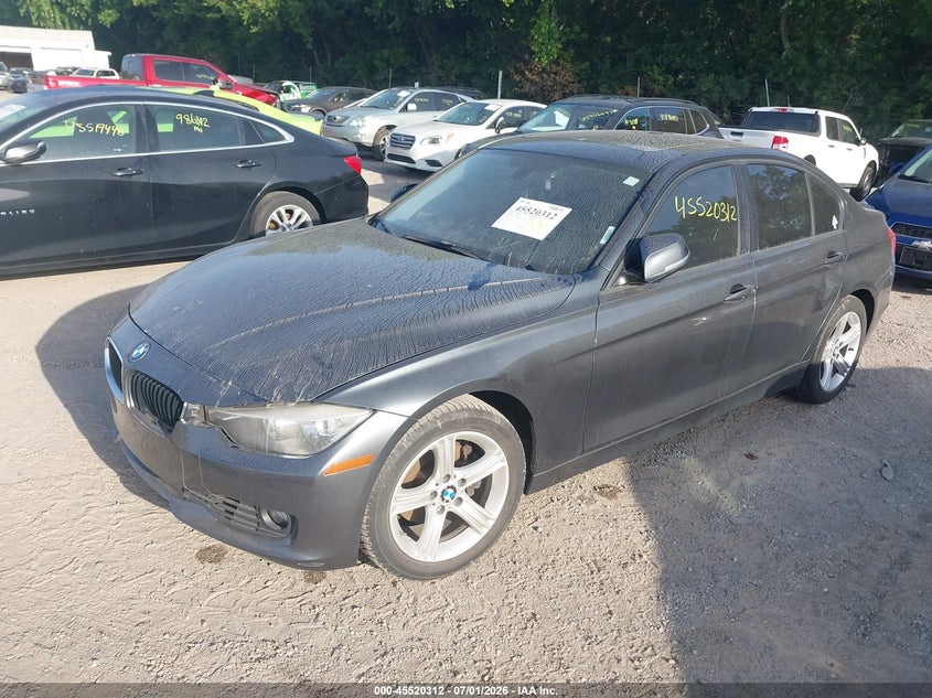 2013 BMW 3er VIN WBA3C1G5XDNR48312 IAAI salvage auction — NORMAL WEAR, Clear (Indiana), sold $850 on 2026-07-29 (photo 2)