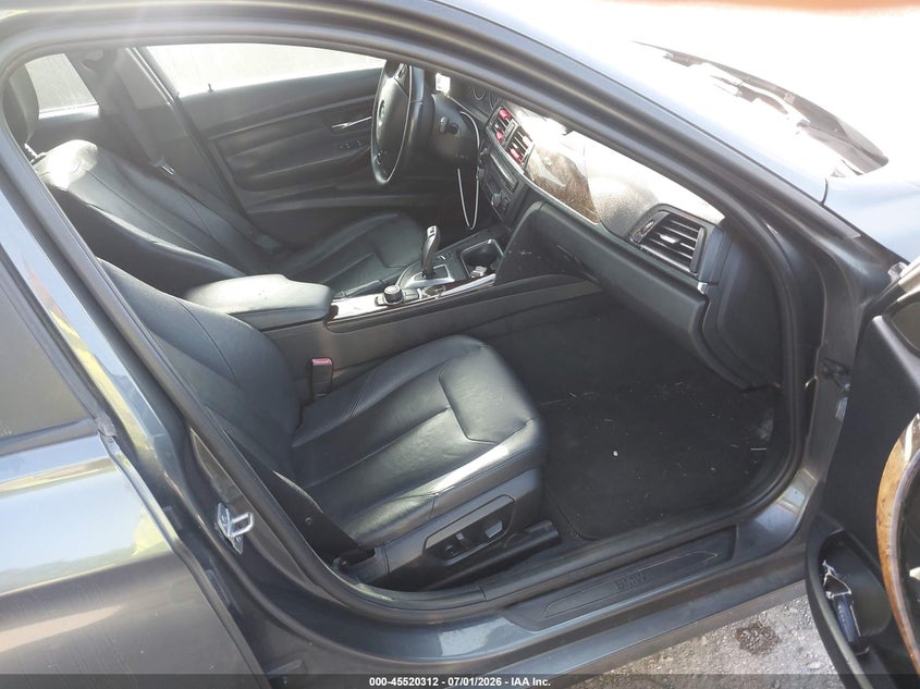 2013 BMW 3er VIN WBA3C1G5XDNR48312 IAAI salvage auction — NORMAL WEAR, Clear (Indiana), sold $850 on 2026-07-29 (photo 5)