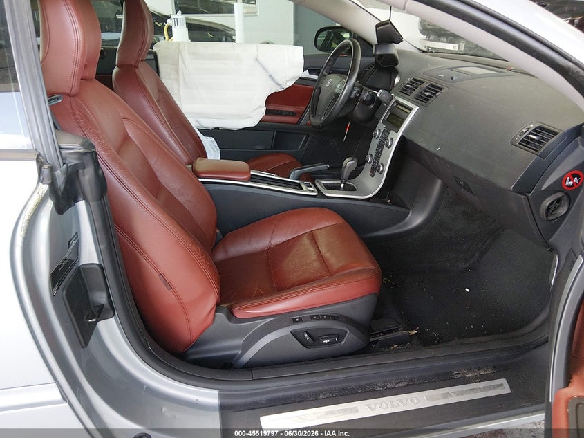 2013 Volvo C70 VIN YV1672MC7DJ142779 IAAI salvage auction — SIDE, Rebuildable (Florida), sold $850 on 2026-08-19 (photo 5)