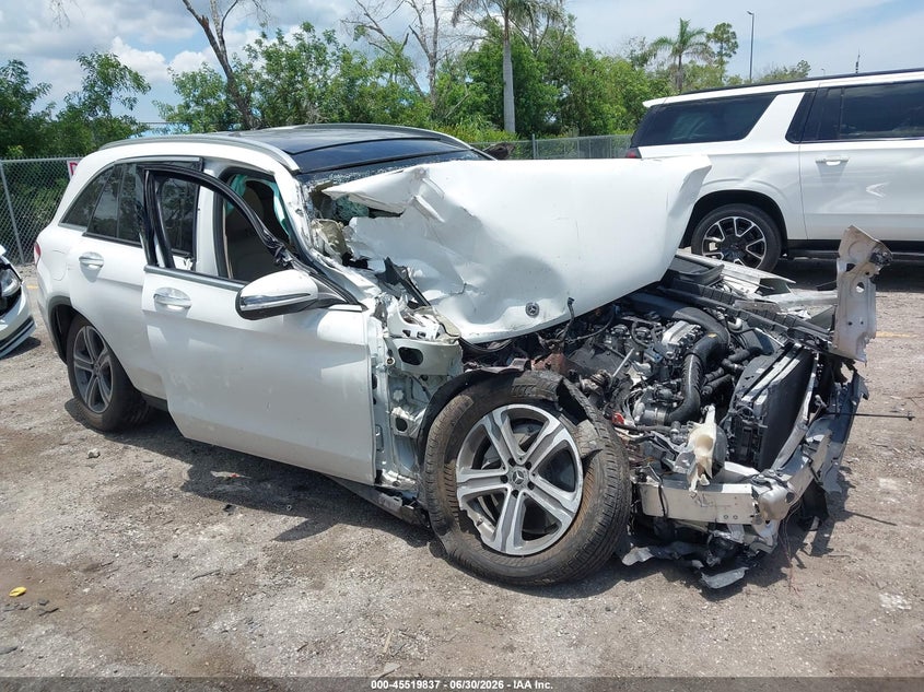 2020 Mercedes-benz Glc VIN WDC0G8DB9LF738414 IAAI salvage auction — FRONT END, Salvage Title, sold $1,900 on 2026-07-29 (photo 1)