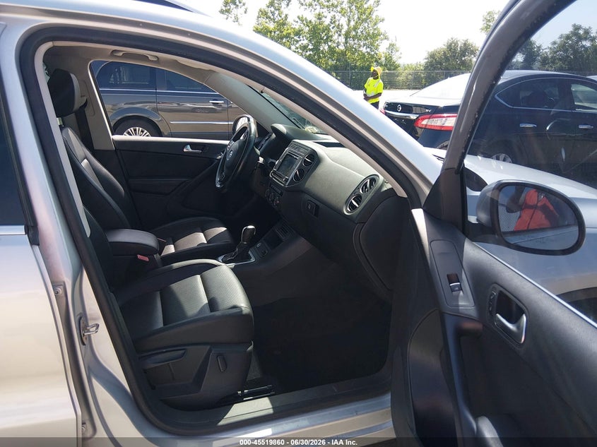 2017 Volkswagen Tiguan VIN WVGRV7AX8HW500912 IAAI salvage auction — NORMAL WEAR, Clear (Missouri), sold $1,800 on 2026-07-28 (photo 5)