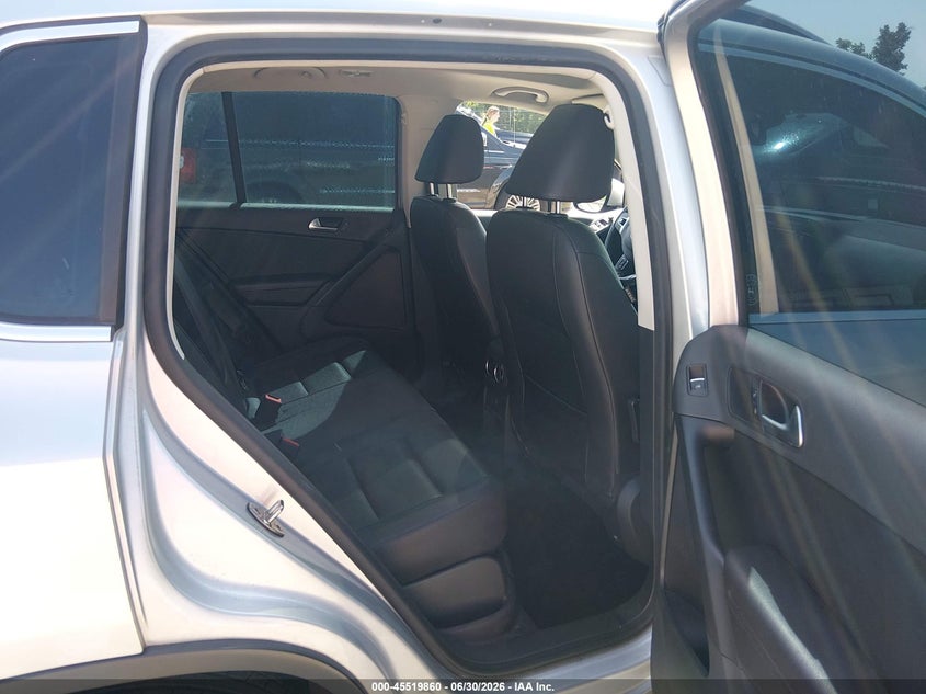 2017 Volkswagen Tiguan VIN WVGRV7AX8HW500912 IAAI salvage auction — NORMAL WEAR, Clear (Missouri), sold $1,800 on 2026-07-28 (photo 8)