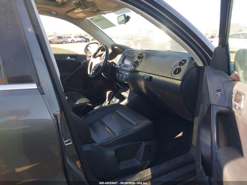 2014 Volkswagen Tiguan VIN WVGBV3AX2EW527254 IAAI salvage auction — NORMAL WEAR, Clear-Dealer Only (Michigan), sold $275 on 2026-07-28 (photo 5)