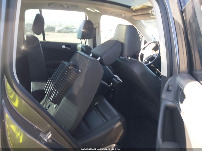 2014 Volkswagen Tiguan VIN WVGBV3AX2EW527254 IAAI salvage auction — NORMAL WEAR, Clear-Dealer Only (Michigan), sold $275 on 2026-07-28 (photo 8)