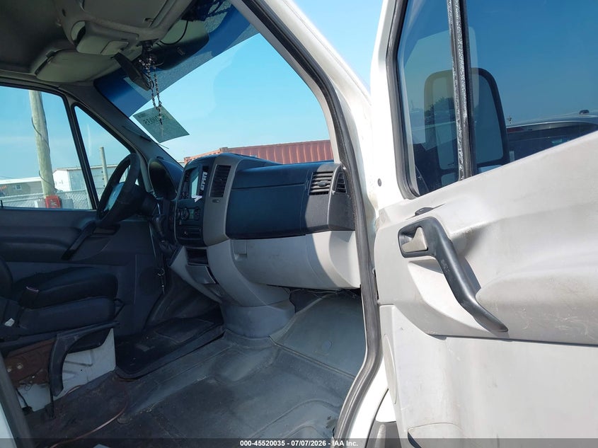 2008 Dodge Sprinter VIN WD0PE845185261213 IAAI salvage auction — NORMAL WEAR, Clear (Illinois), sold $550 on 2026-07-28 (photo 5)