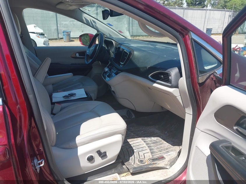2017 Chrysler Pacifica VIN 2C4RC1EG8HR659343 IAAI salvage auction — FRONT & REAR, Clear (Wisconsin), sold $2,700 on 2026-07-11 (photo 5)