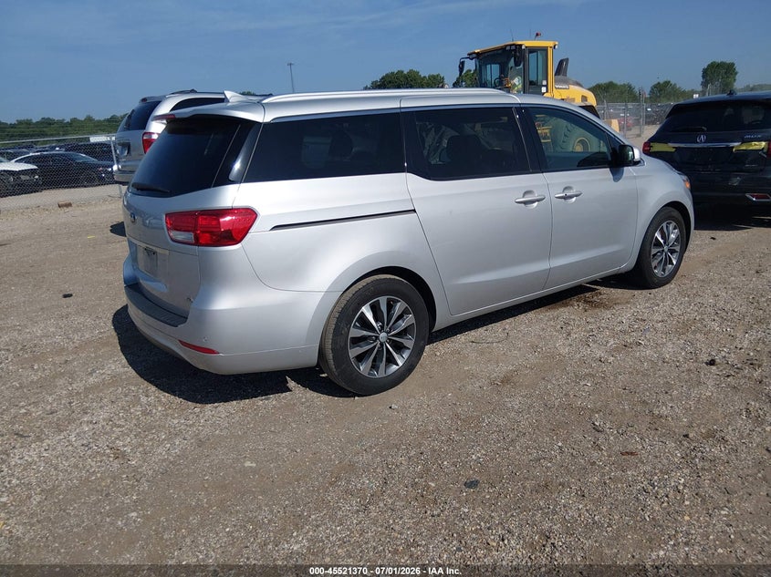 2018 Kia SEDONA VIN KNDMC5C18J6375756 IAAI salvage auction — NORMAL WEAR, Clear (Illinois), sold $1,650 on 2026-07-29 (photo 4)