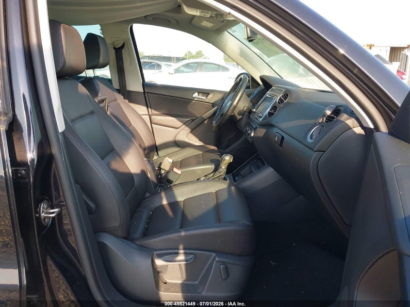 2017 Volkswagen Tiguan VIN WVGRV7AXXHW504346 IAAI salvage auction — NORMAL WEAR, Salvage Title, sold $2,400 on 2026-07-13 (photo 5)