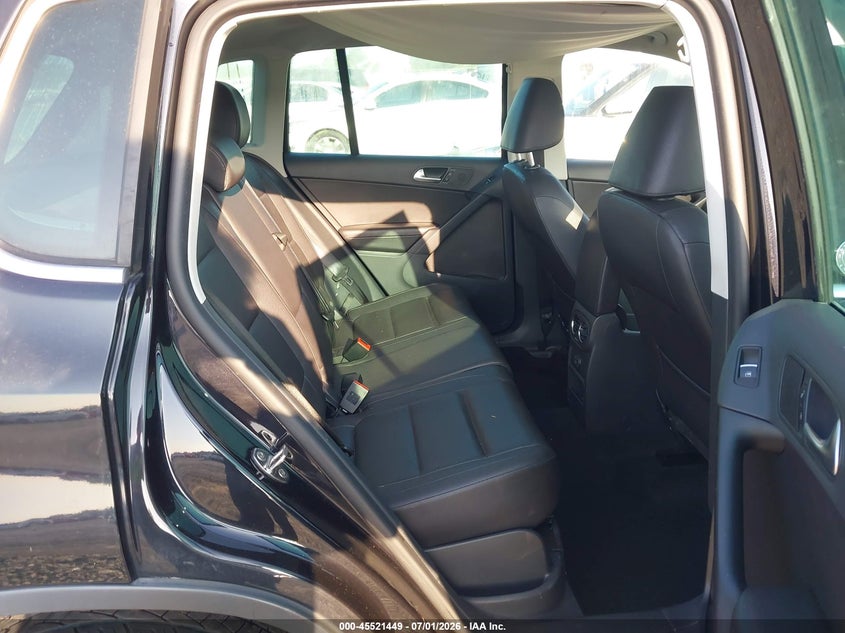 2017 Volkswagen Tiguan VIN WVGRV7AXXHW504346 IAAI salvage auction — NORMAL WEAR, Salvage Title, sold $2,400 on 2026-07-13 (photo 8)