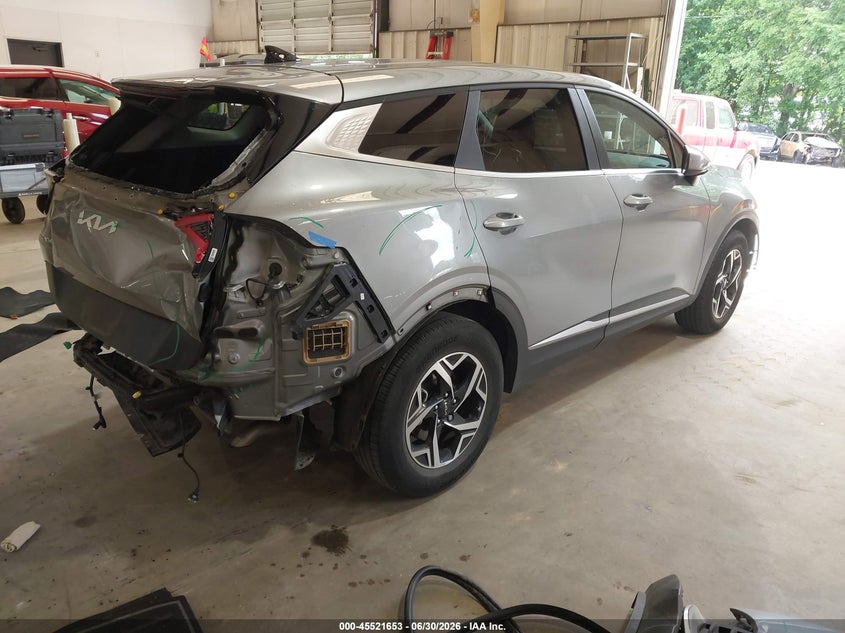 2024 Kia Sportage VIN KNDPU3DF7R7247930 IAAI salvage auction — FRONT & REAR, Salvage Title, sold $5,800 on 2026-08-01 (photo 4)