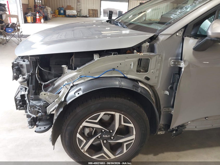 2024 Kia Sportage VIN KNDPU3DF7R7247930 IAAI salvage auction — FRONT & REAR, Salvage Title, sold $5,800 on 2026-08-01 (photo 6)