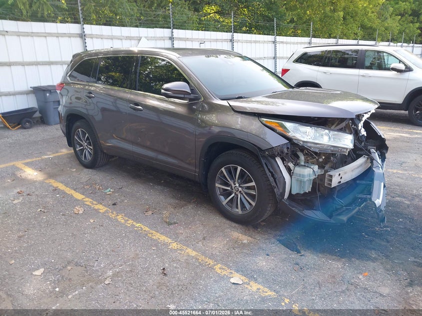 2017 Toyota Highlander VIN 5TDJZRFH3HS473878 IAAI salvage auction — FRONT END, Salvage Title, sold $6,600 on 2026-07-27 (photo 1)