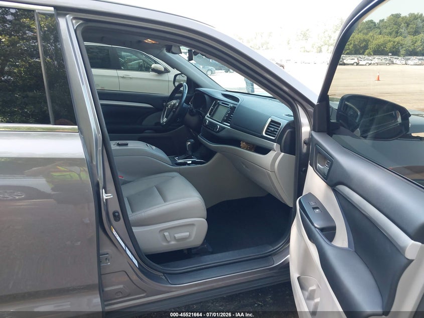 2017 Toyota Highlander VIN 5TDJZRFH3HS473878 IAAI salvage auction — FRONT END, Salvage Title, sold $6,600 on 2026-07-27 (photo 5)