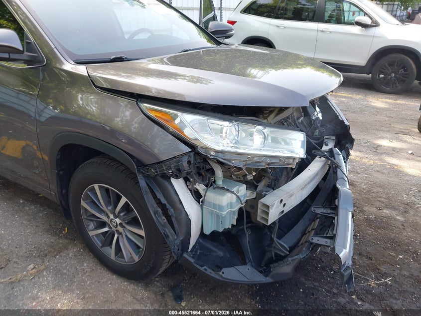 2017 Toyota Highlander VIN 5TDJZRFH3HS473878 IAAI salvage auction — FRONT END, Salvage Title, sold $6,600 on 2026-07-27 (photo 6)