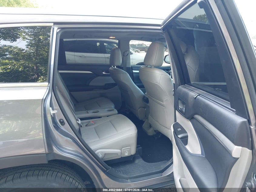 2017 Toyota Highlander VIN 5TDJZRFH3HS473878 IAAI salvage auction — FRONT END, Salvage Title, sold $6,600 on 2026-07-27 (photo 8)