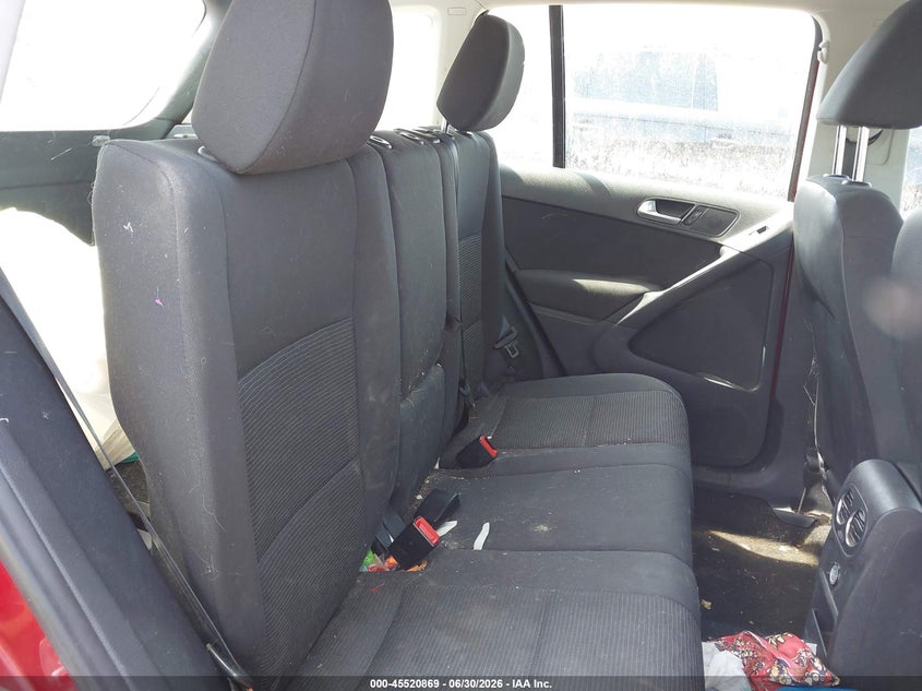 2014 Volkswagen Tiguan VIN WVGBV3AX4EW027452 IAAI salvage auction — NORMAL WEAR, Clear (New York), sold $400 on 2026-07-28 (photo 8)