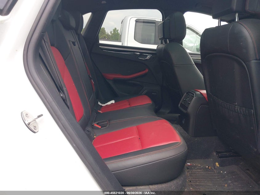 2017 Porsche Macan VIN WP1AB2A50HLB17140 IAAI salvage auction — REAR END, Salvage (Massachusetts), sold $7,500 on 2026-08-06 (photo 8)